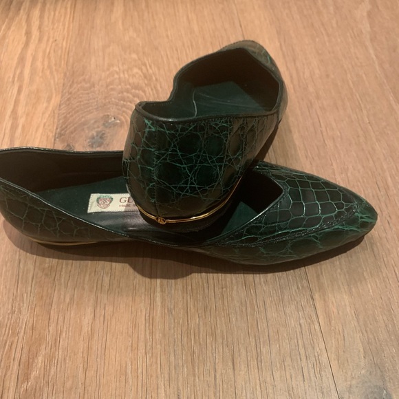 Gucci | Green Alligator Flats - Picture 3 of 6